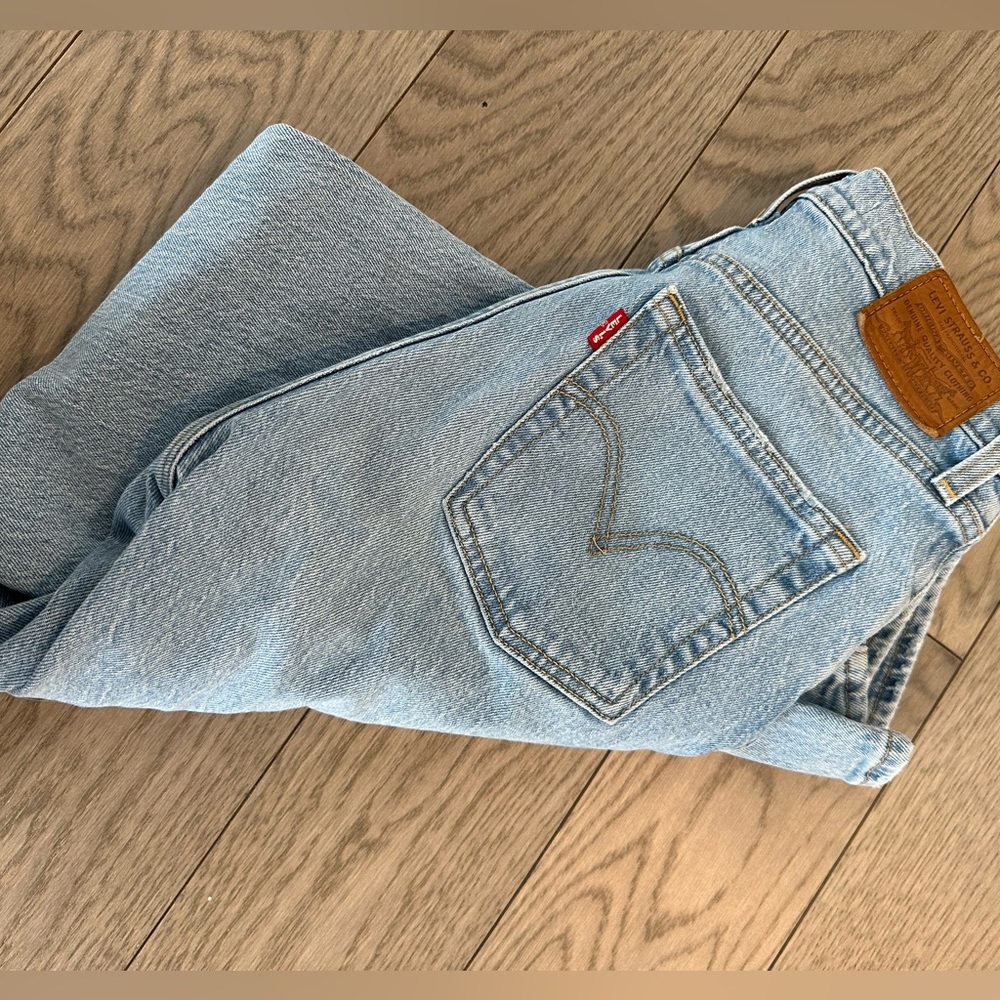 Levi’s Ribcage Straight - Picture 2 of 5